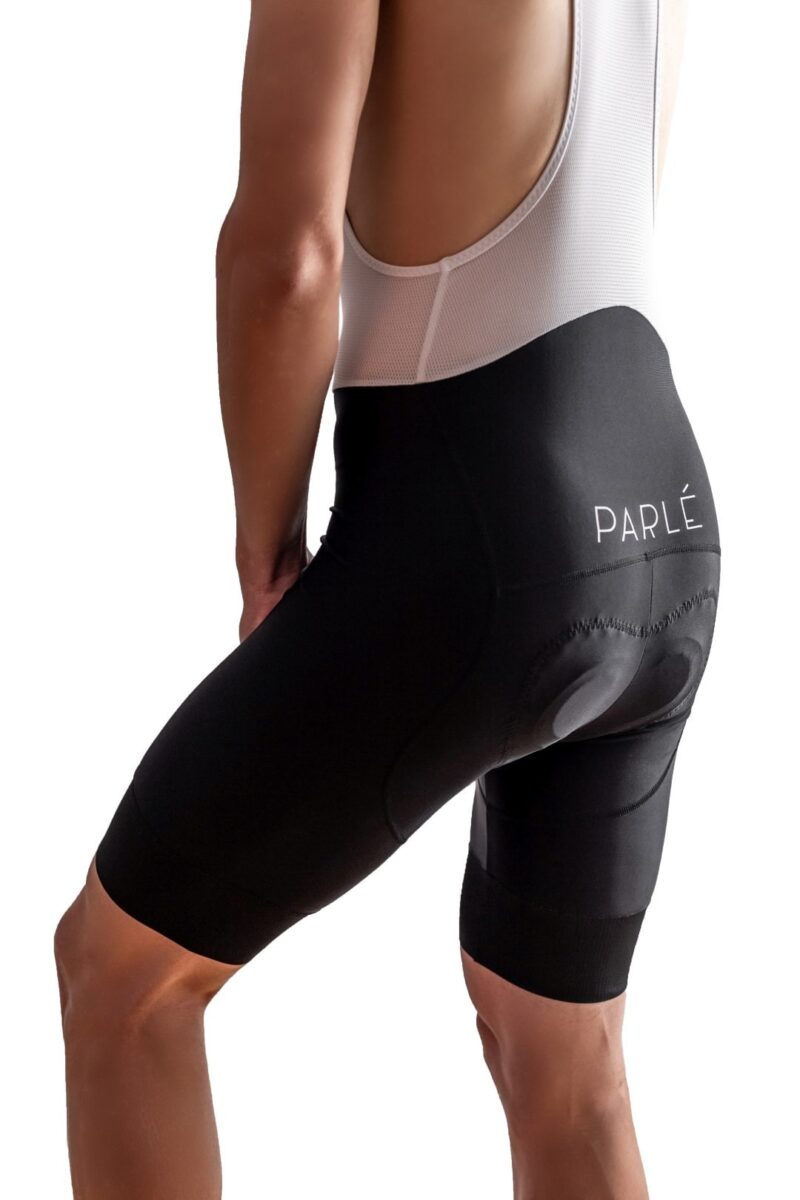 Short homme à bretelles blanches