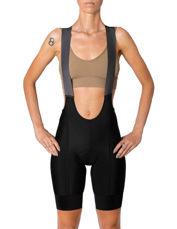 Short femme à bretelles noires