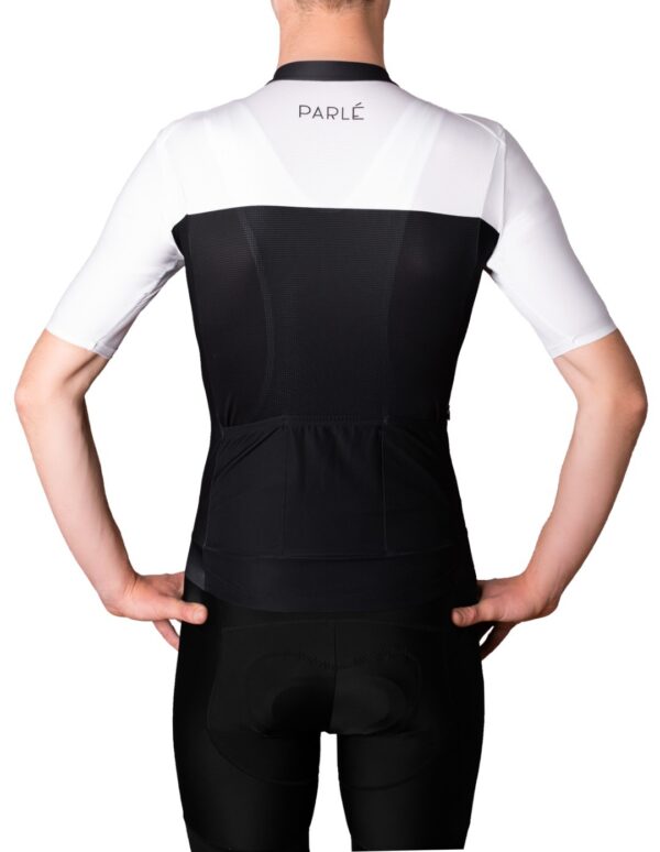 Jersey blanco y negro