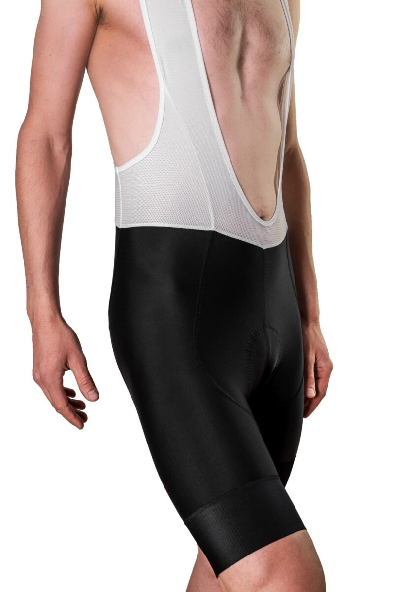 Short homme à bretelles blanches