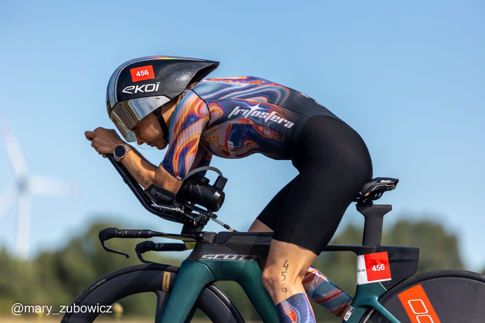 Sandra Kopiczko on a Scott time trial bike - maximum aerodynamics